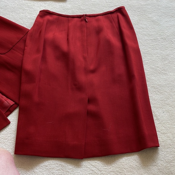 VINTAGE 90’s TAHARI wool suit. Size 8. - Picture 4 of 8